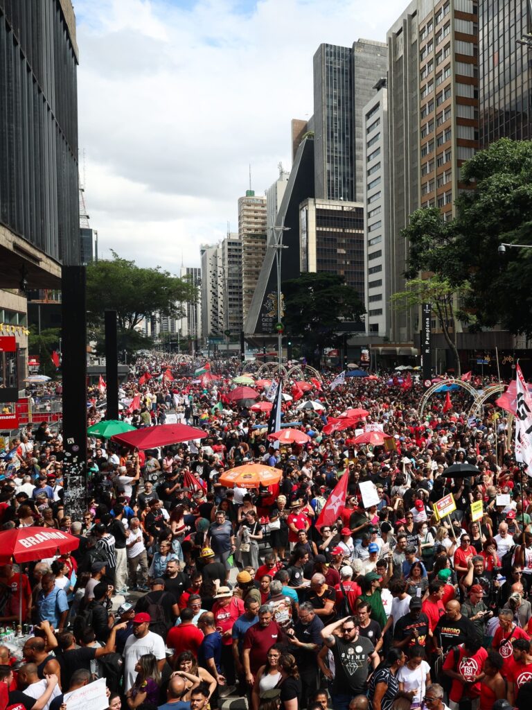 Ato contra o PL da Dosimetria reúne cerca de 14 mil na Paulista, diz USP