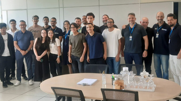 Primeira turma de estagiários da SCTI conclui semestre de trabalho na pasta