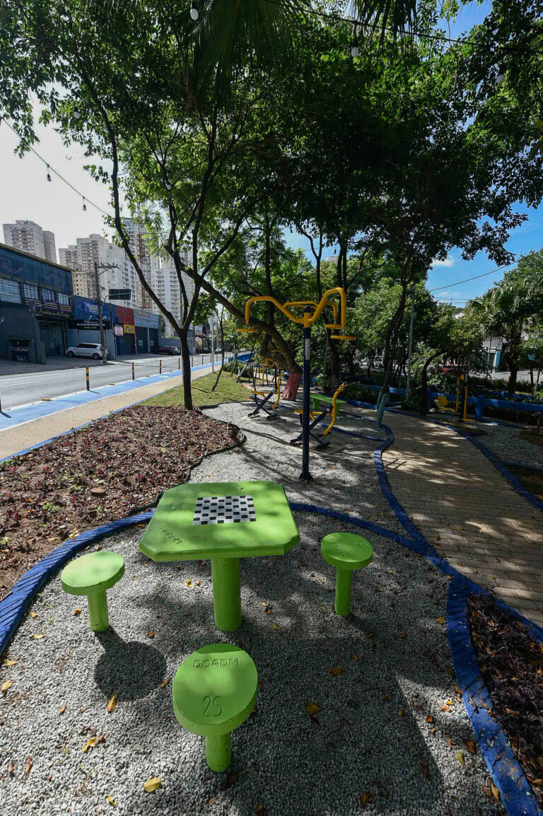 Prefeitura revitaliza avenida Onze de Agosto e entrega nova área de lazer em Guarulhos