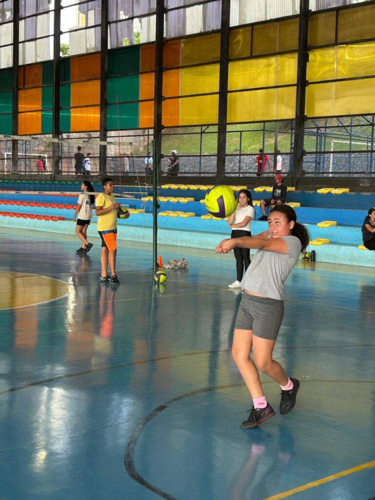 Prefeitura abre inscrições para aulas de skate, voleibol e futsal no CEU Pimentas