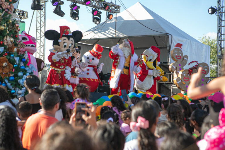 Show de Natal reúne mais de 10 mil pessoas no CEU Bonsucesso