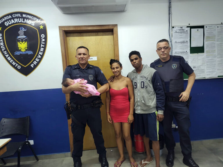 GCM salva bebê de dois meses após engasgo no São João