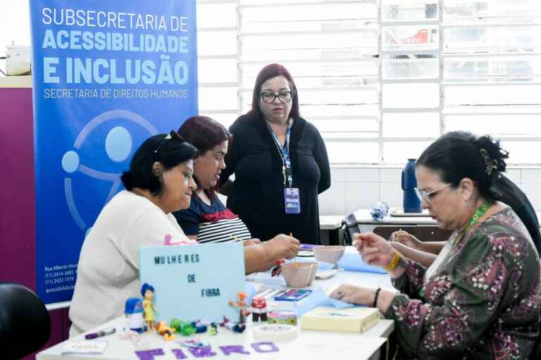 Mulheres com fibromialgia expressam suas emoções em vivência realizada pela Prefeitura