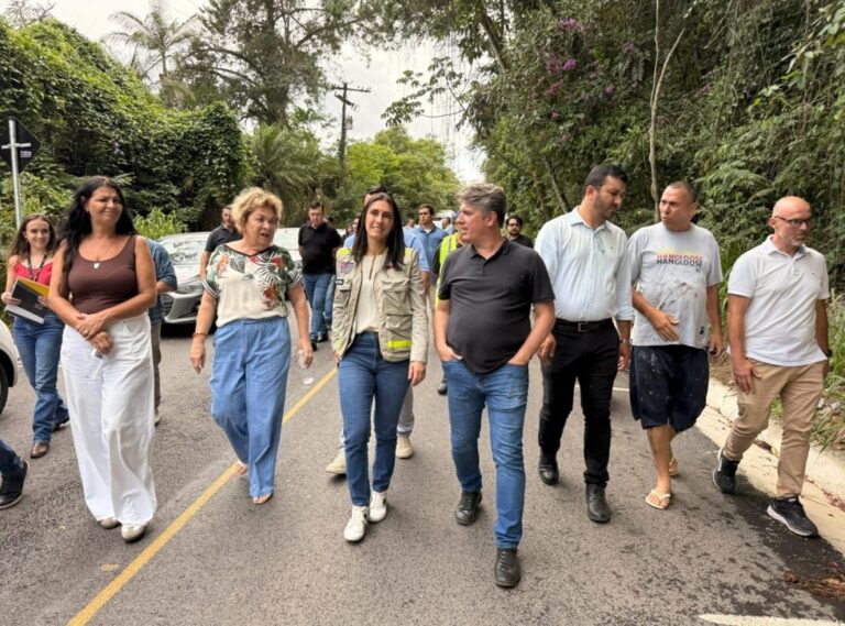 Semil e DER-SP vistoriam obra de pavimentação em Mairiporã