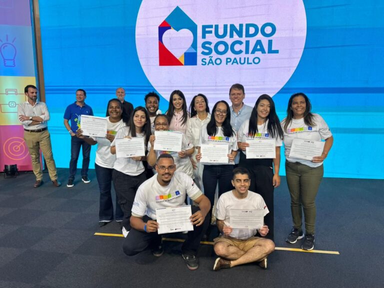 Clau Camargo acompanha alunos do Fundo Social de Arujá em cerimônia do programa Caminho da Capacitação, no Palácio dos Bandeirantes