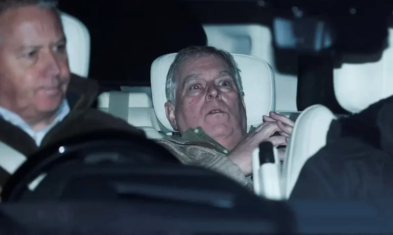 Ex-príncipe Prince Andrew é solto, e polícia segue operação em sua residência