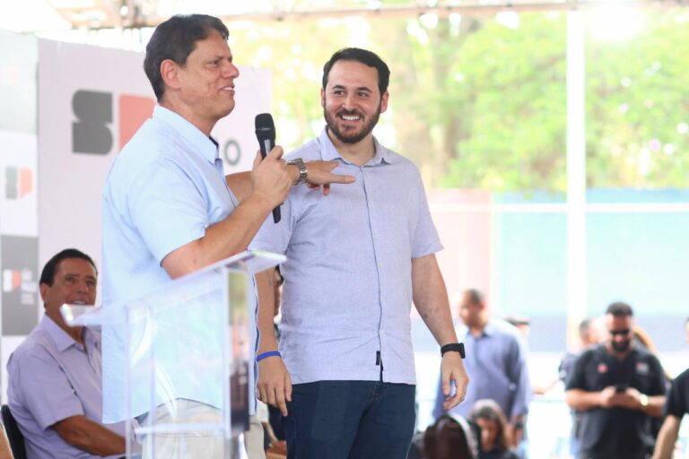Prefeito Lucas Sanches assina contrato histórico de R$ 75 milhões para projetos urbanos em Guarulhos