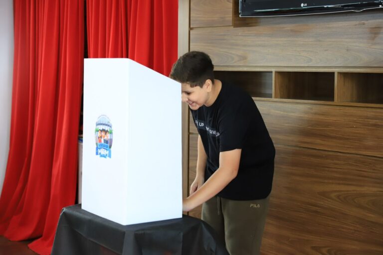 Escolas de Arujá elegem seus vereadores mirins