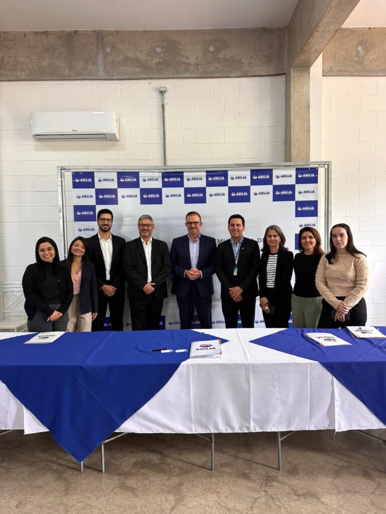 Arujá, Caixa e FGV firmam parceria para modernização de iluminação e serviços digitais no município