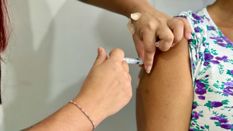 Arujá promove ‘Dia D’ de vacinação contra a gripe, para grupos prioritários, em 4 UBSs neste sábado (28)