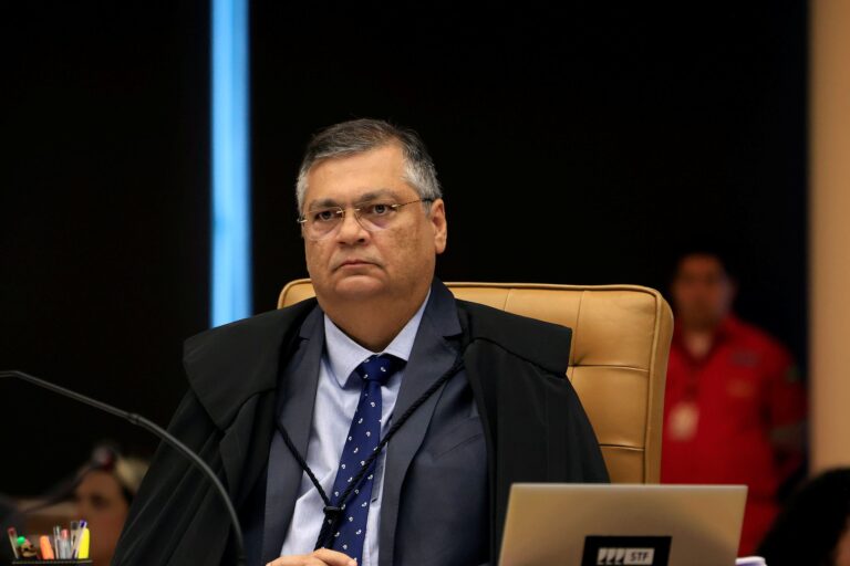 Dino acaba com aposentadoria compulsória como maior punição a magistrados; pena será perda de cargo
