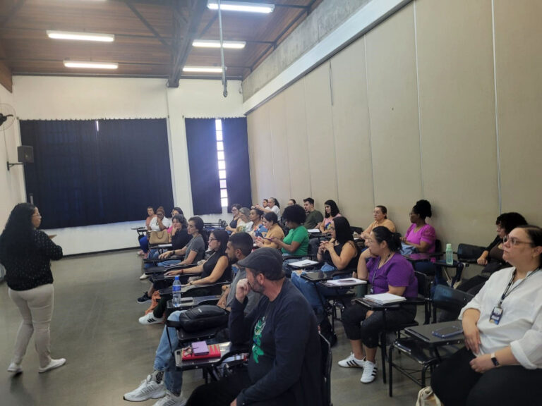 Guarulhos inicia formação em Libras para ampliar acesso da população surda aos serviços de saúde