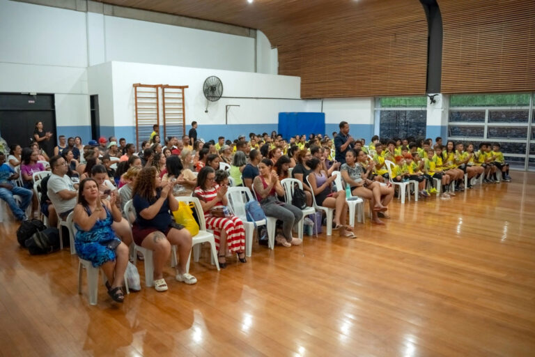 Crianças e adolescentes participam de novo projeto esportivo no CEU Pimentas