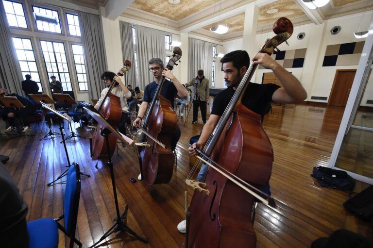 Orquestra Gru Sinfônica se apresenta na Sala São Paulo com entrada gratuita e repertório de ícones da música clássica