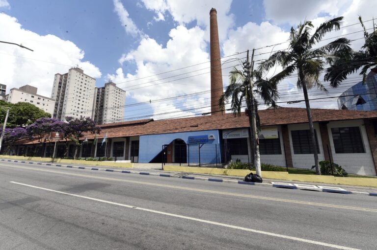 Conservatório Municipal de Artes apresenta “Os Candonguinhas” em ação do Maio Laranja