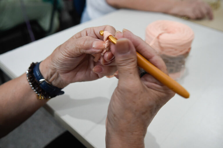 Agenda semanal das Casas da Mulher oferecem artesanato, mídia social e outras atividades gratuitas