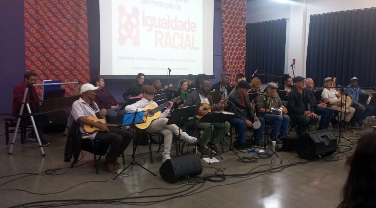 Conservatório Municipal de Artes apresenta noite de samba e choro no Teatro Adamastor no dia 29