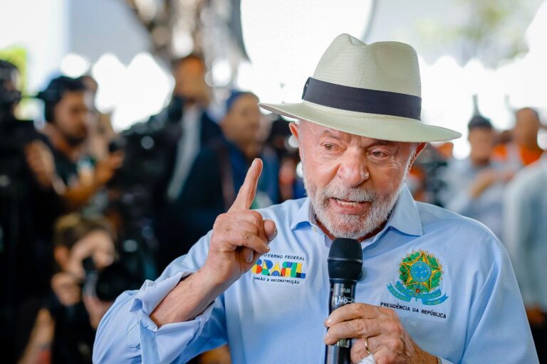 Lula cobra ligação de Trump e diz que Pix vai acabar com empresas americanas