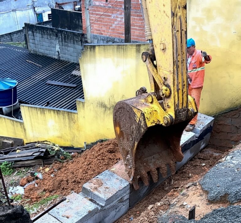 Prefeitura promove obra emergencial em rua do Jardim Centenário