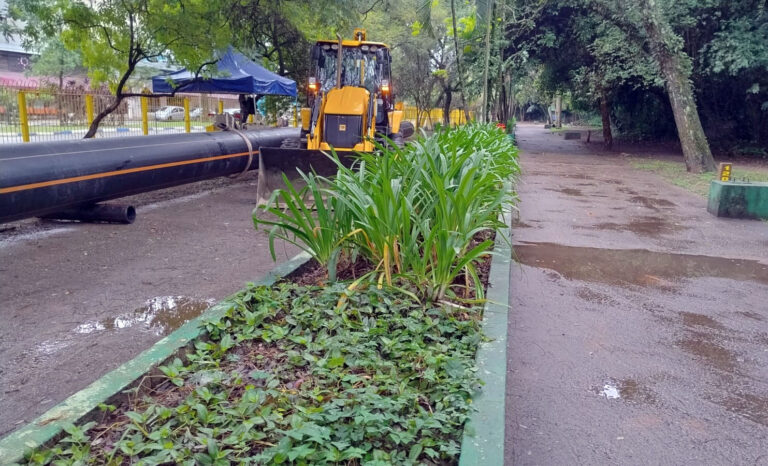 Trecho da pista de caminhada do Bosque Maia está interditada para intervenção da Sabesp