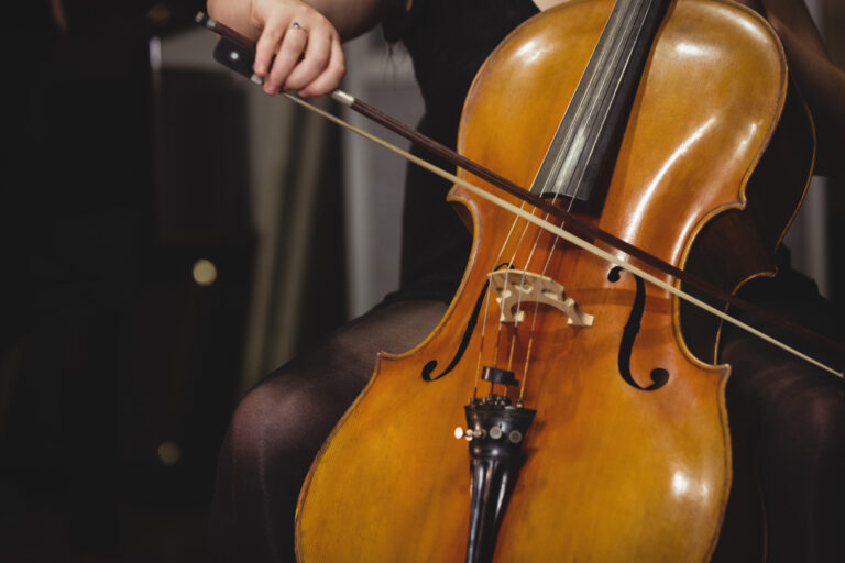 Conservatório Municipal apresenta recital com violoncelistas e cantores na Biblioteca Monteiro Lobato
