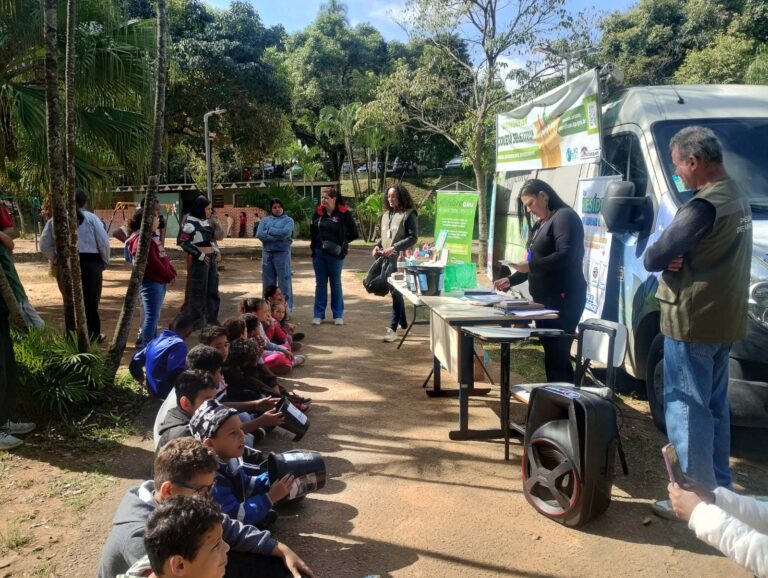 Crianças participam de corrida sustentável sobre destinação correta de resíduos no Zoo Municipal