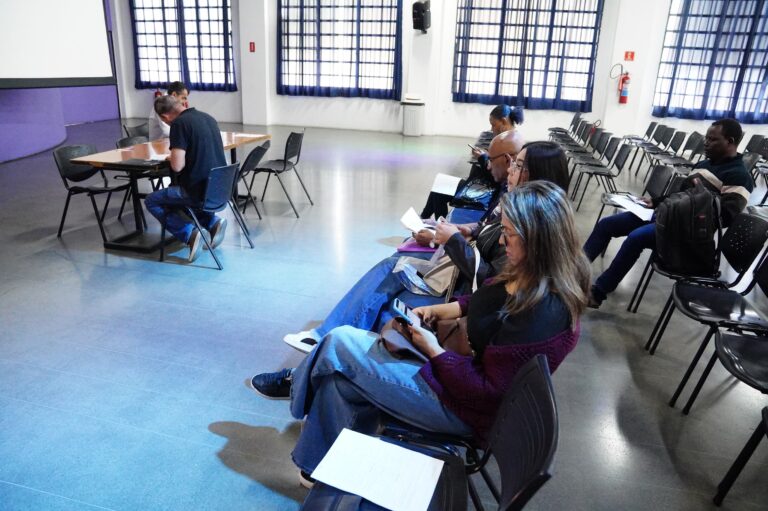 Ação de empregabilidade no Adamastor atrai público que busca recolocação profissional